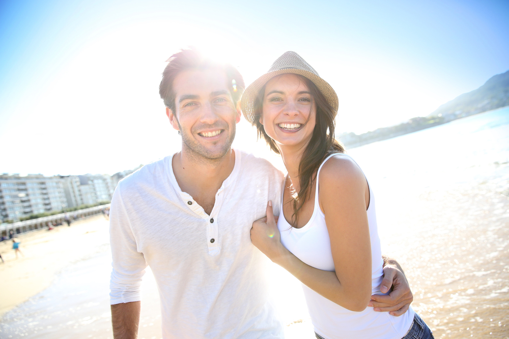 Couple,Having,Fun,At,The,Beach